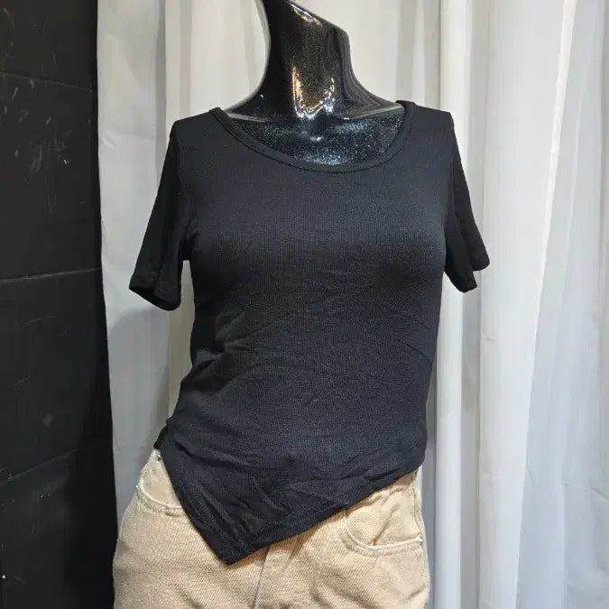 [BUNJANG] Black Ribbed Asymmetrical Hem T-shirt / 밑단 언발 블랙 골지 반팔