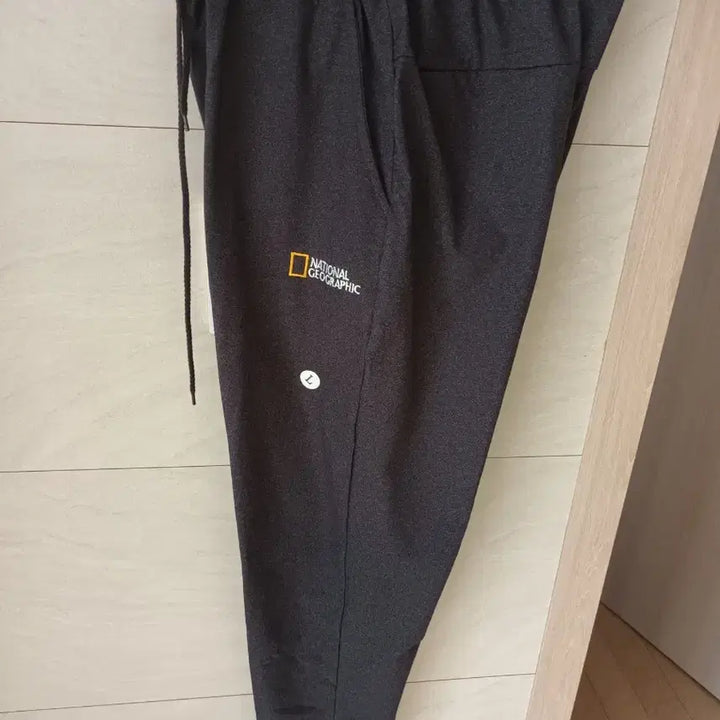 [BUNJANG] National Geographic Charcoal Gray Cotton Jogger Pants / 내셔널지오그래픽 춘추용 조거타잎 면바지 L 새상품 차콜그레이색