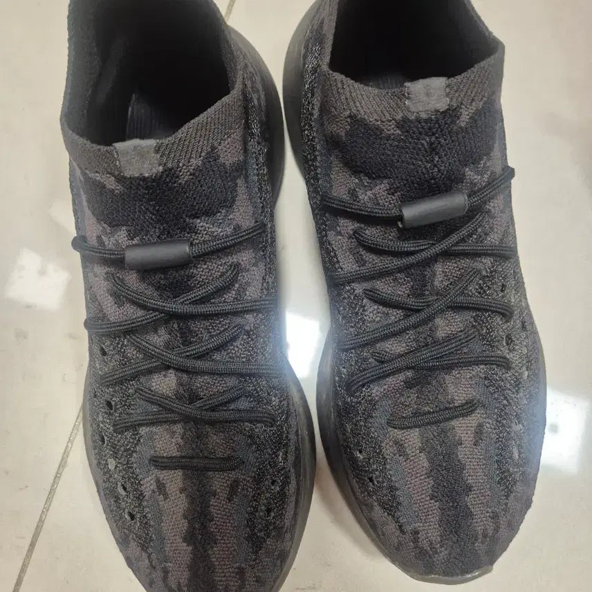 [BUNJANG] Adidas Yeezy Boost 380 Sneakers / 아디다스 이지부스트 380 (290)