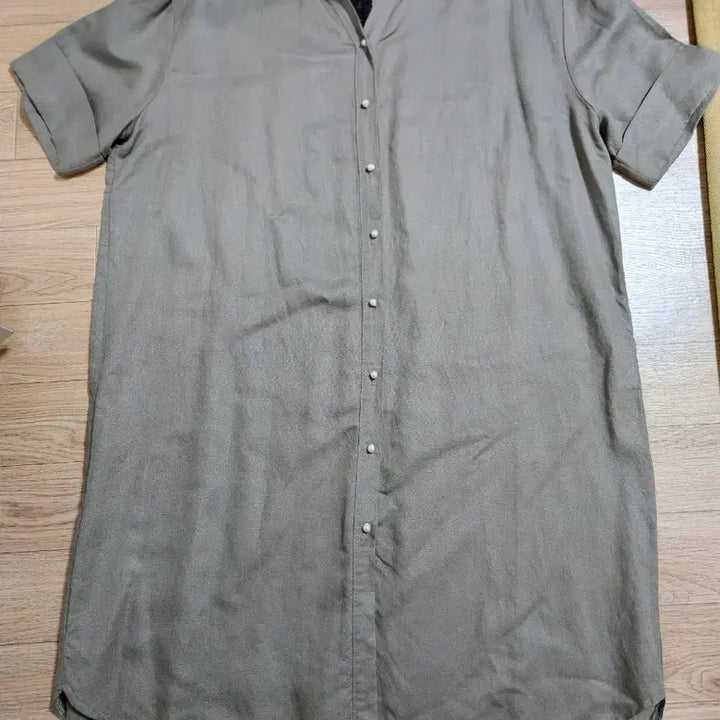 [BUNJANG] Khaki Linen Shirt Dress with Patch Embellishments / 카키색  린넨 셔츠 원피스 패치 장식