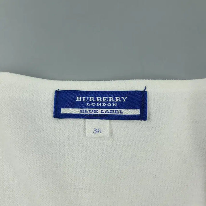 [BUNJANG] Burberry Blue Label Ivory Red Silver Glitter Logo Top / BURBERRY 버버리 블루라벨 JP 아이보리 레드 실버 글리터 로고 Y