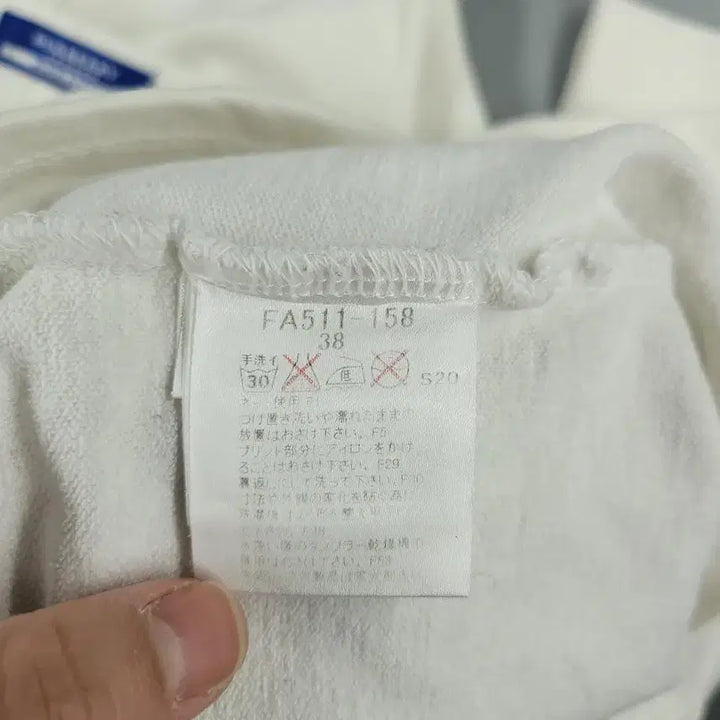[BUNJANG] Burberry Blue Label Ivory Red Silver Glitter Logo Top / BURBERRY 버버리 블루라벨 JP 아이보리 레드 실버 글리터 로고 Y