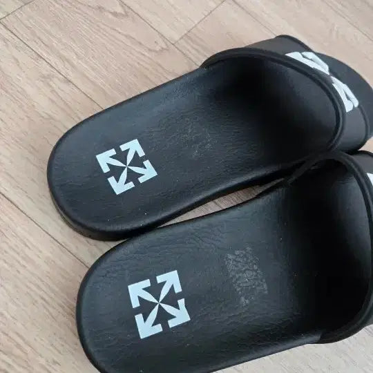 [SOLD OUT] 오프화이트 블랙 슬리퍼 270