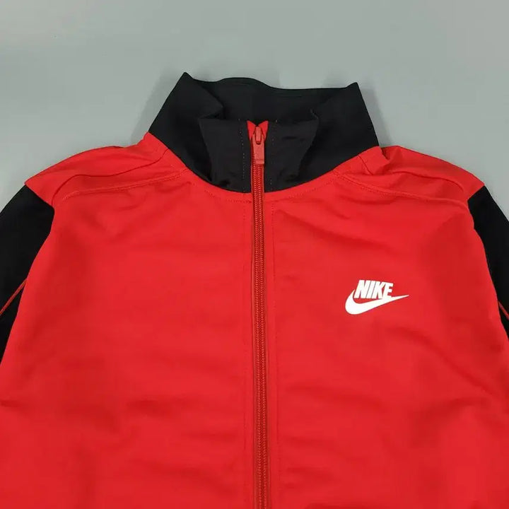 [BUNJANG] Nike Futura Logo Track Top / 나이키 레드 블랙 화이트 배색 퓨추라로고 라이닝 스탠다드핏 기모 트랙탑