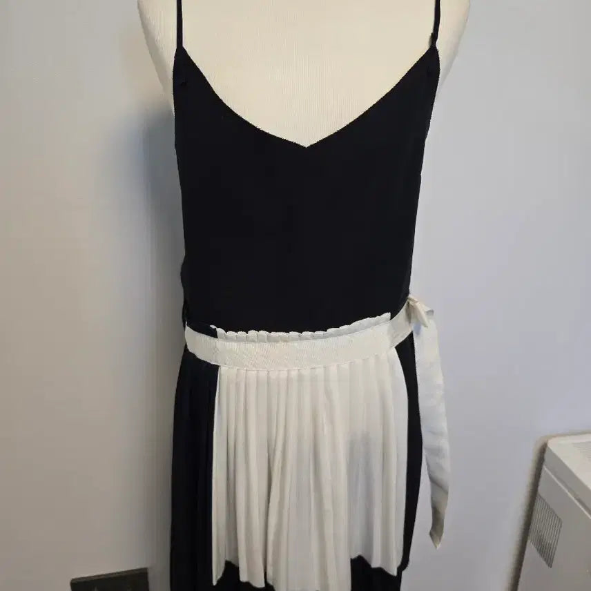 [BUNJANG] Black and White Pleated Long Dress / (55)블랙 앤 화이트 플리츠 롱 원피스