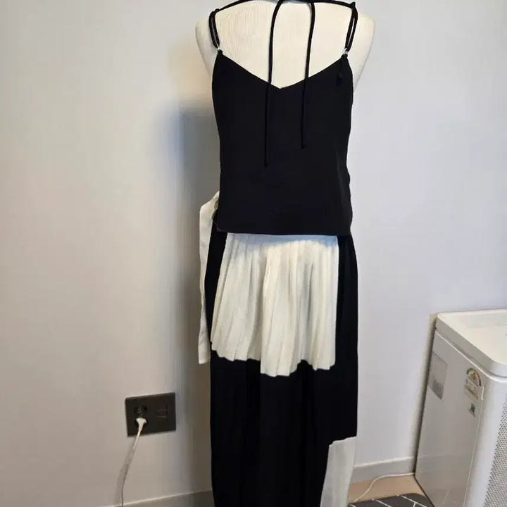 [BUNJANG] Black and White Pleated Long Dress / (55)블랙 앤 화이트 플리츠 롱 원피스