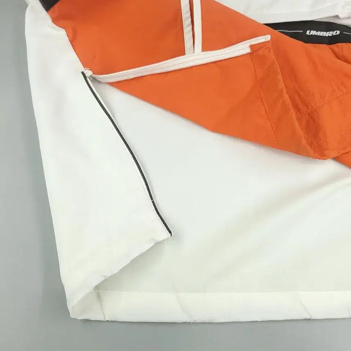[BUNJANG] Umbro Raglan Reflective Tape Jacket / 엄브로 화이트 오렌지 블랙 배색 로고 리플렉티브 레글런 캥거루포켓 테이프