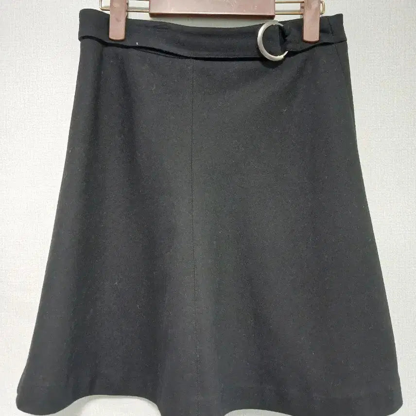 [BUNJANG] LIST A-line Midi Skirt with Belt / LIST 블랙 벨트 장식 A라인 스커트