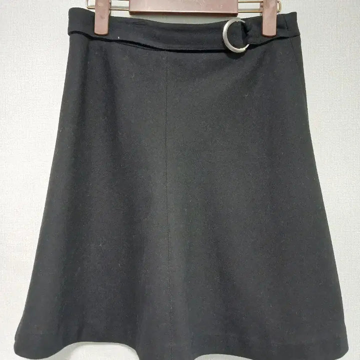 [BUNJANG] LIST A-line Midi Skirt with Belt / LIST 블랙 벨트 장식 A라인 스커트