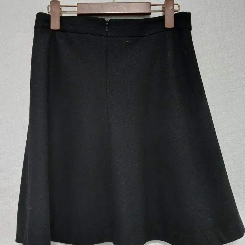 [BUNJANG] LIST A-line Midi Skirt with Belt / LIST 블랙 벨트 장식 A라인 스커트