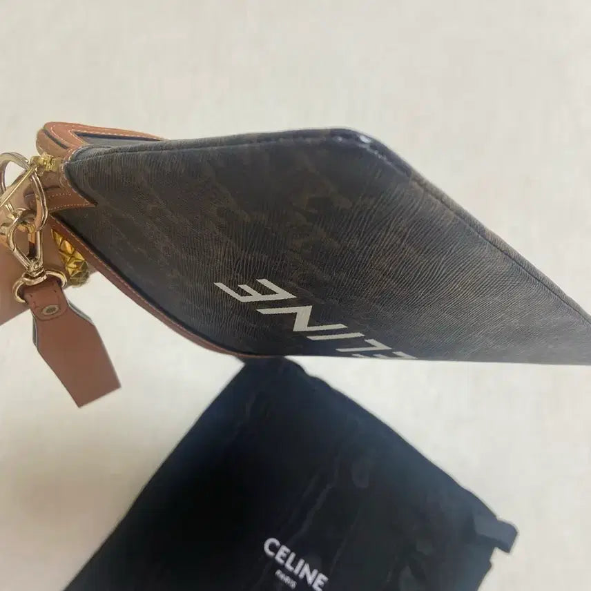 [BUNJANG] Celine Triomphe Canvas Pouch Clutch / 셀린느 트리오페 캔버스 파우치 클러치