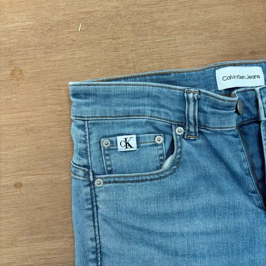 [BUNJANG] Calvin Klein Light Wash Straight Denim Jeans / Calvin Klein Light Wash Straight Denim