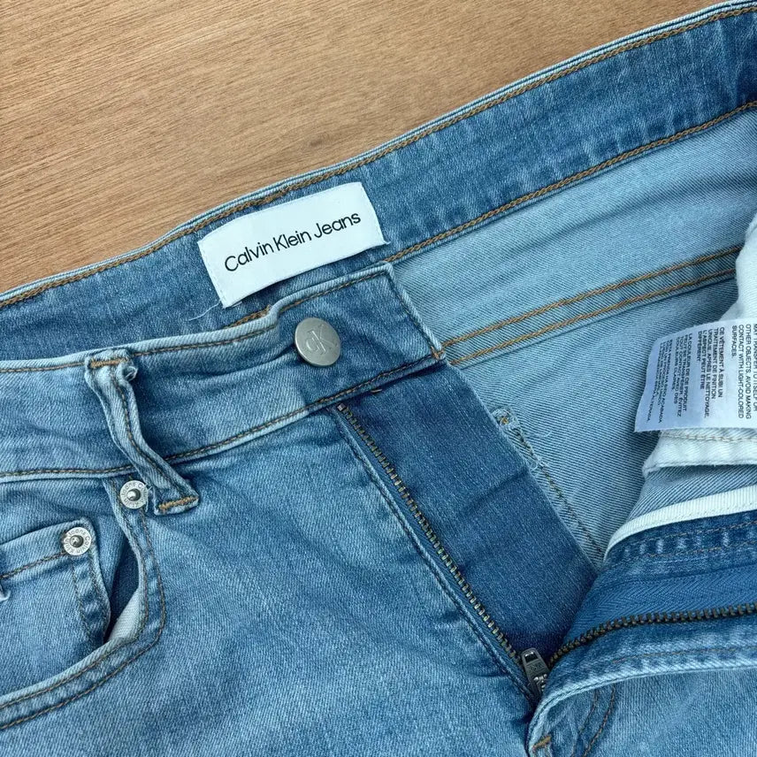 [BUNJANG] Calvin Klein Light Wash Straight Denim Jeans / Calvin Klein Light Wash Straight Denim