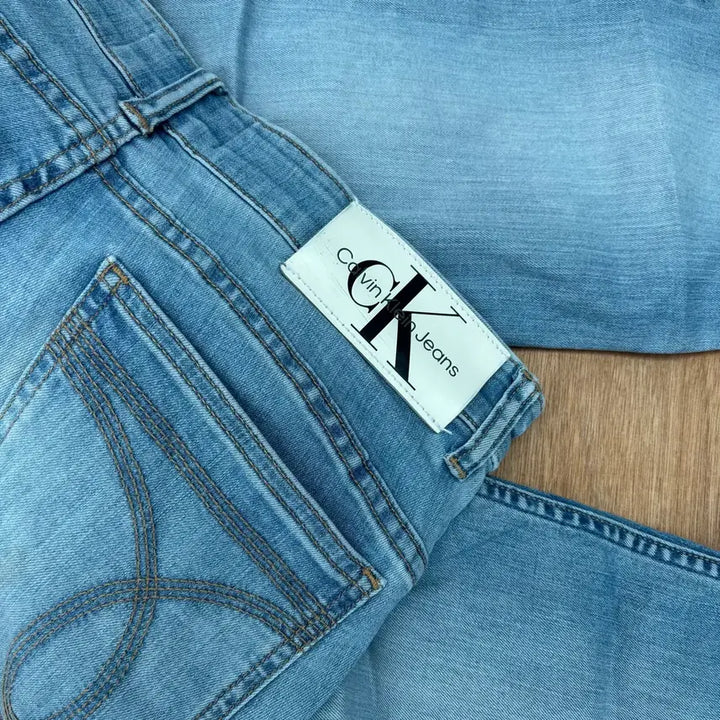 [BUNJANG] Calvin Klein Light Wash Straight Denim Jeans / Calvin Klein Light Wash Straight Denim