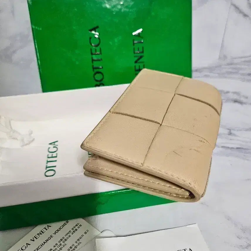 [SOLD OUT] 보테가베네타 반지갑 베이지
