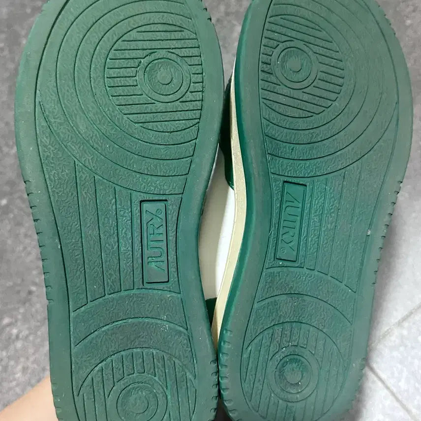 [BUNJANG] Autry Medalist Mid Green Sneakers / 오트리 메달리스트 미드 그린 36 (무료배송)