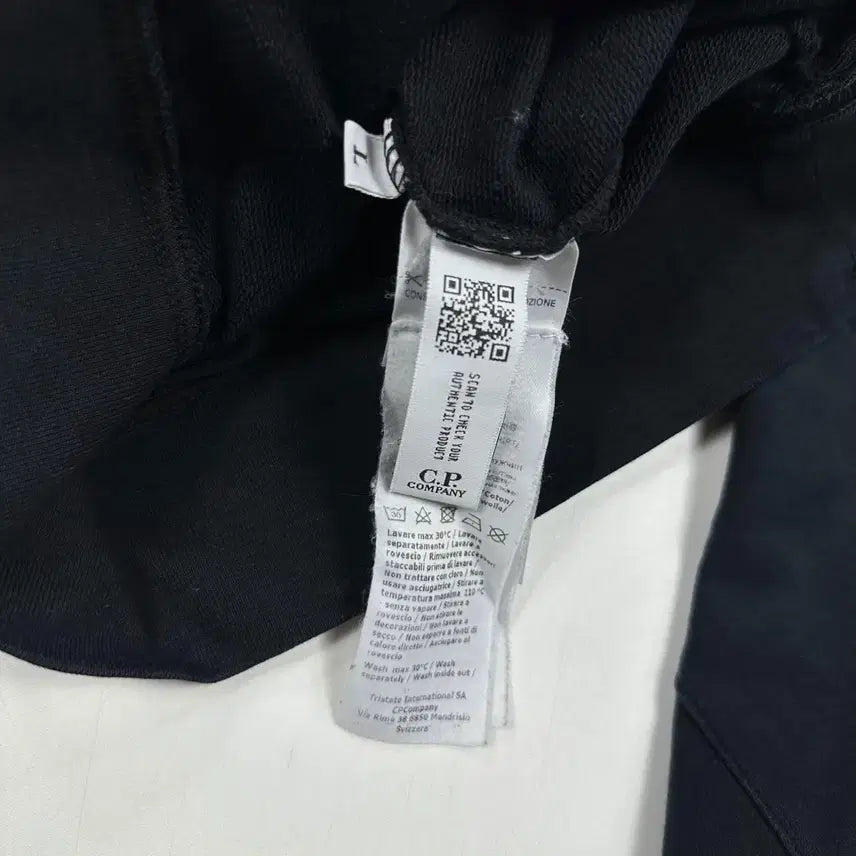 [SOLD OUT] (L) CP컴퍼니 베이직 와펜 슬리브 맨투맨 블랙