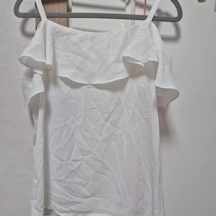 [BUNJANG] White Off-Shoulder Frill Blouse / 화이트 오프숄더 프릴 블라우스