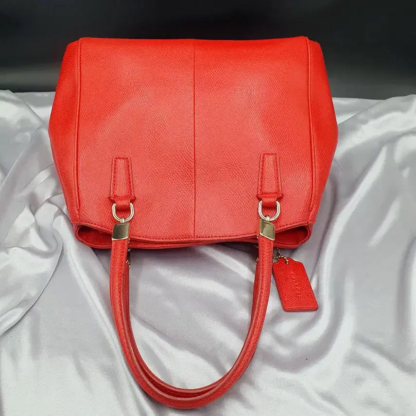 [BUNJANG] Coach Red Leather Tote Bag / 코치 레드 가죽 화사한 여성 토트백 중고 가방 은피아노