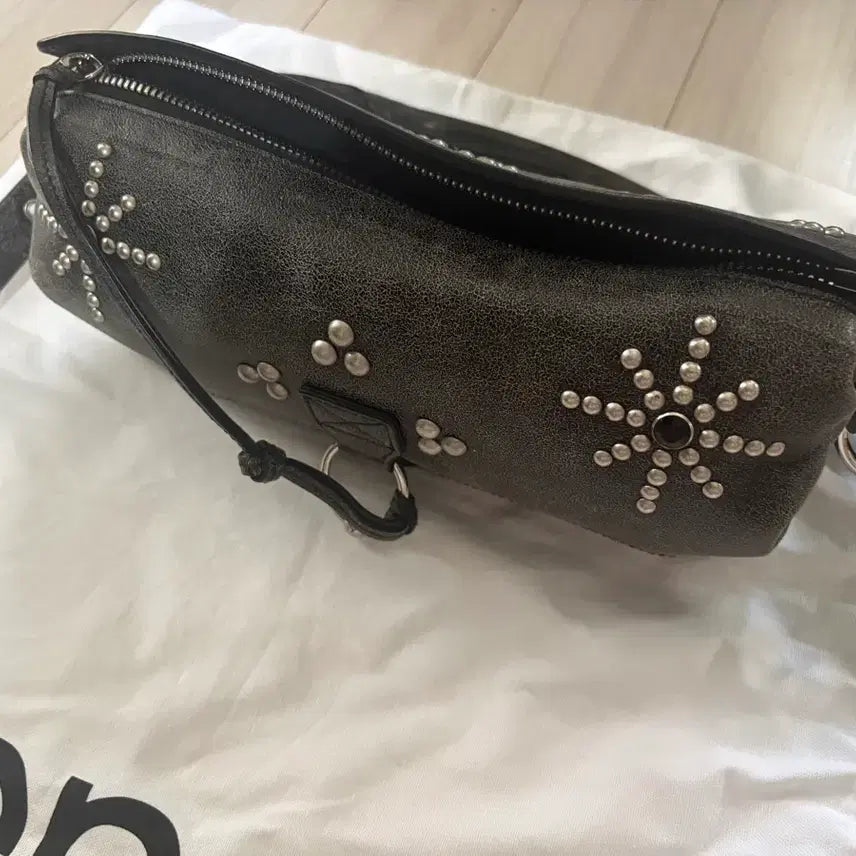 [SOLD OUT] 오픈와이와이 스터드 필로우 백