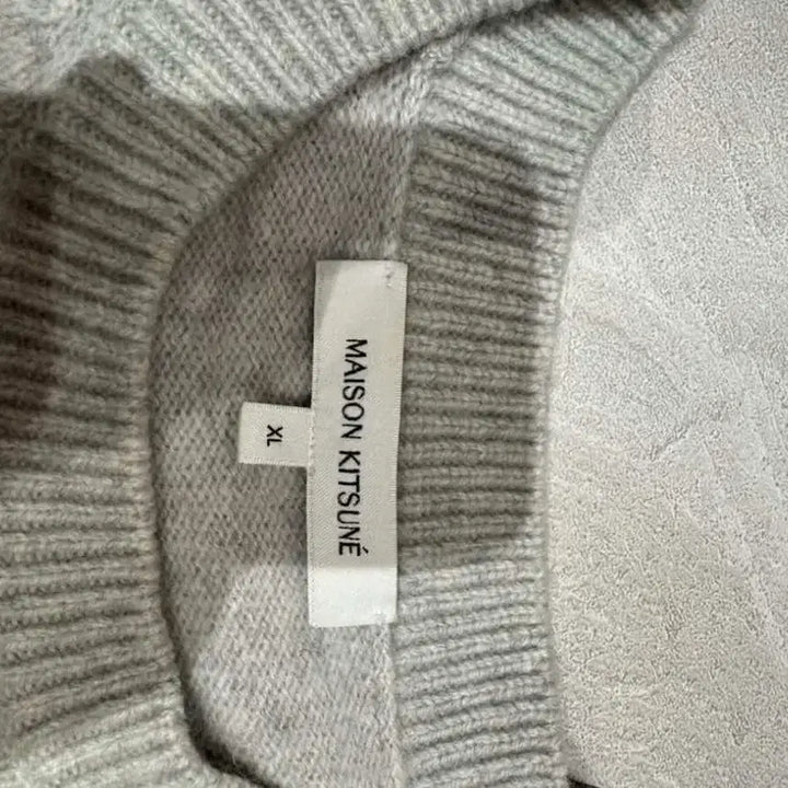 [BUNJANG] Maison Kitsune Fox Head Patch Knit Sweater / 메종키츠네 니트팝니다
