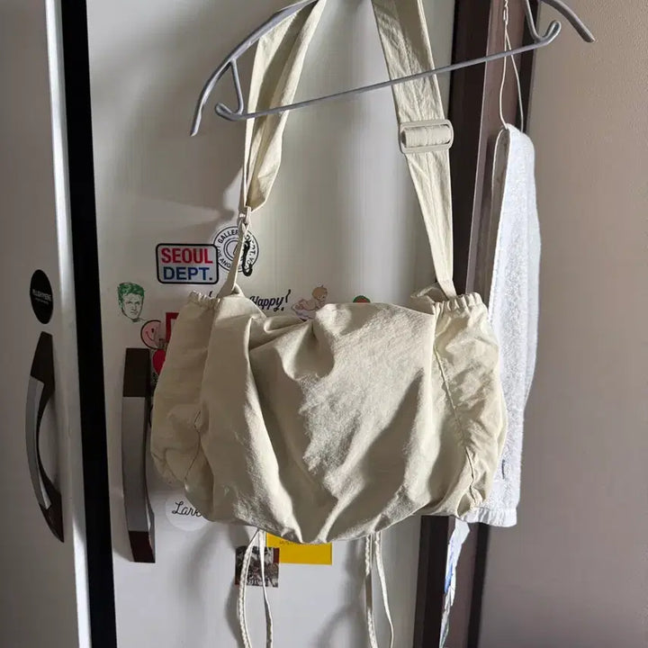 [BUNJANG] Uniqlo Shoulder Bag - Ivory / 유니클로 숄더백 미착용상품 39000원