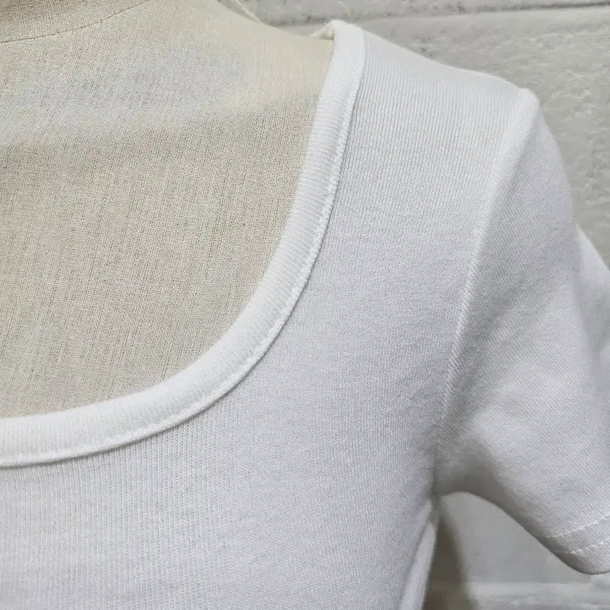 [SOLD OUT] 둥근사각 크롭 무지 반팔- 화이트