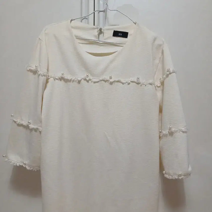 [BUNJANG] SI Pearl Embellished Ivory Blouse / 에스아이 SI 진주 장식 아이보리 블라우스