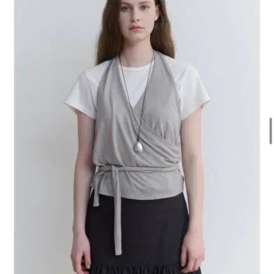 [BUNJANG] Aetoa V-Slit Cotton Knit &amp; Halter Top Set / aetoa 에토아 브이 슬릿 코튼 니트+스트랩 홀터 탑 세트