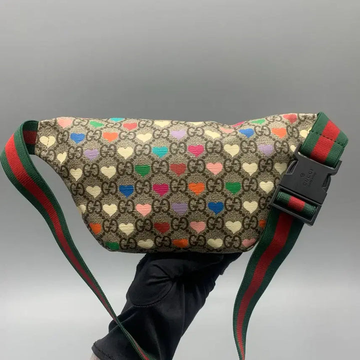 [SOLD OUT] 267001268 구찌 슈프림 하트 프린트 벨트 백 502095