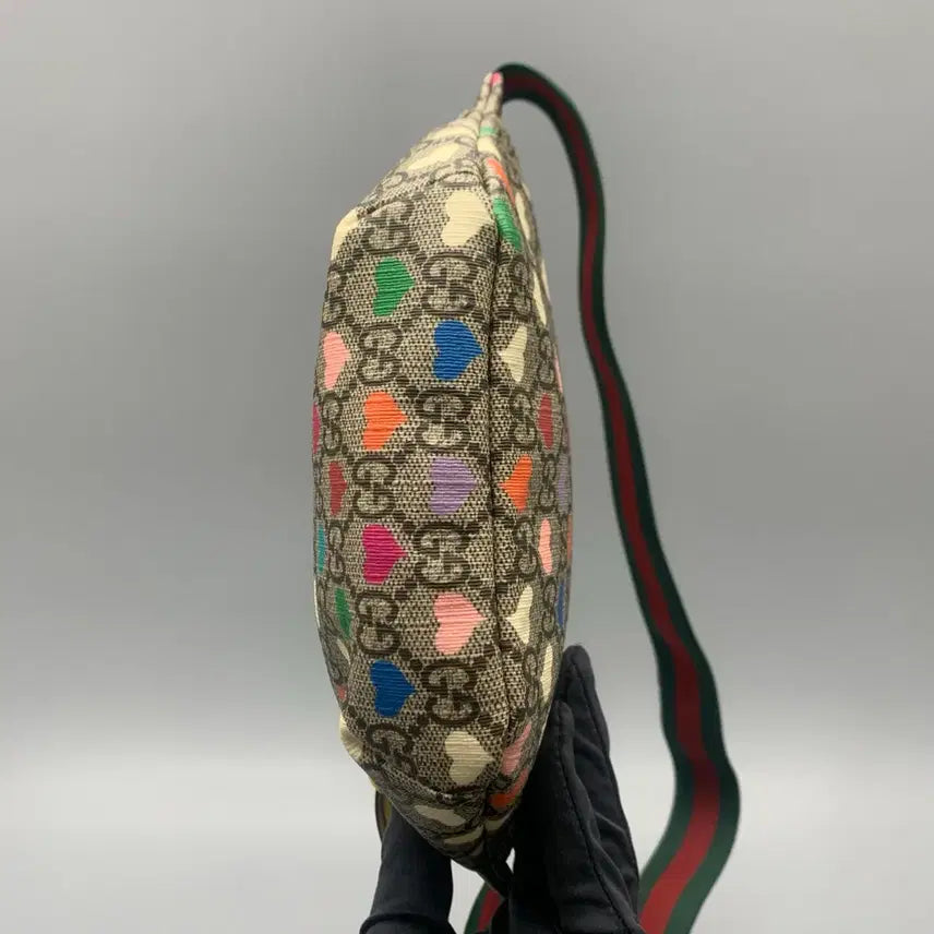 [SOLD OUT] 267001268 구찌 슈프림 하트 프린트 벨트 백 502095