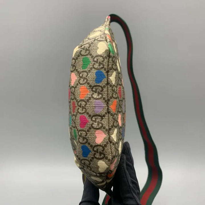 [SOLD OUT] 267001268 구찌 슈프림 하트 프린트 벨트 백 502095
