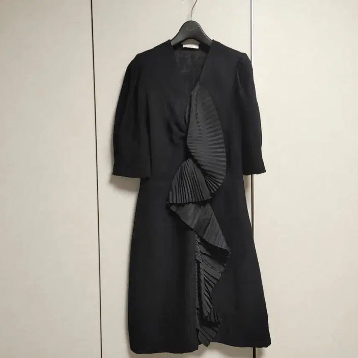 [SOLD OUT] 산드로 플리츠 러플 원피스