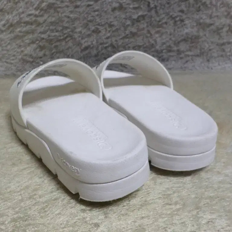 [BUNJANG] Discovery 240 Sandline 4 White Slippers / 후루룩구제 240 디스커버리 샌드라인4 화이트 슬리퍼 중고 신발