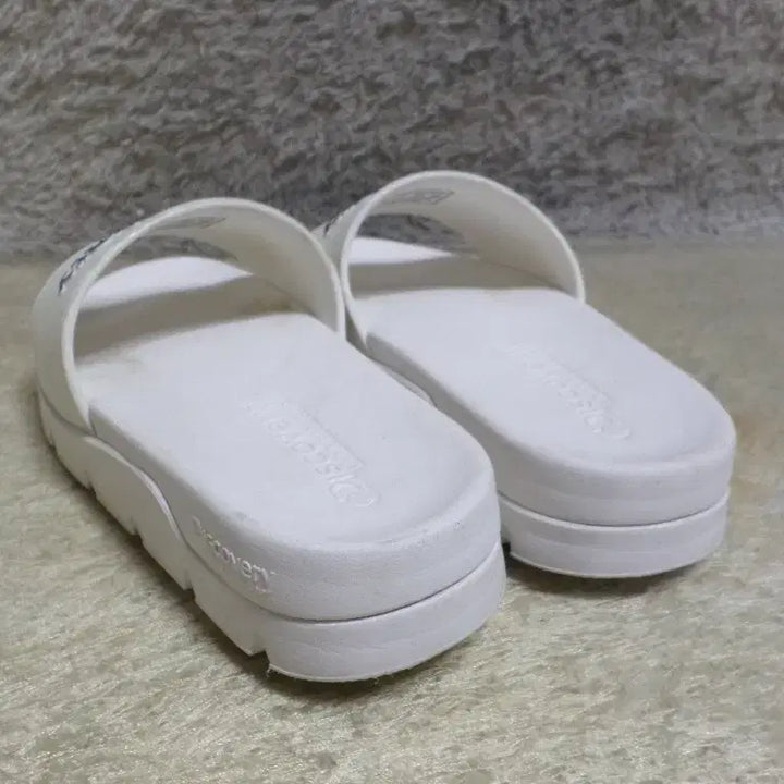 [BUNJANG] Discovery 240 Sandline 4 White Slippers / 후루룩구제 240 디스커버리 샌드라인4 화이트 슬리퍼 중고 신발