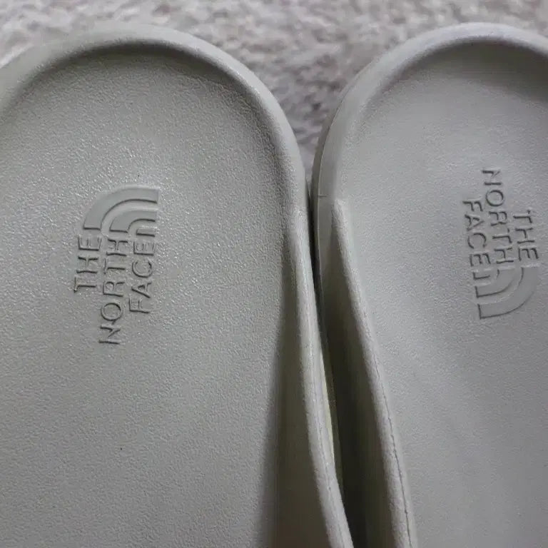 [BUNJANG] The North Face Flip-Flop Sandals / 후루룩구제 240 노스페이스 쪼리 플리플랍 샌들 슬리퍼 중고 신발