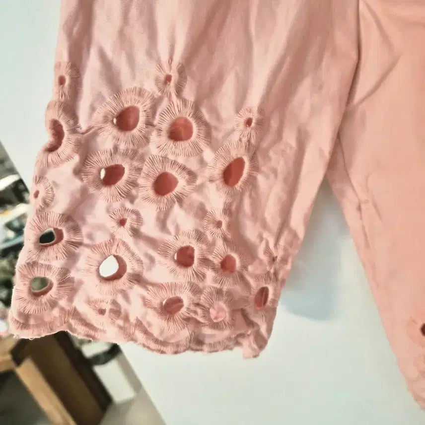 [BUNJANG] STEFANEL Pink Eyelet Embroidered Blouse / 스테파넬 핑크 아일렛 자수 펀칭 반팔 셔츠/블라우스