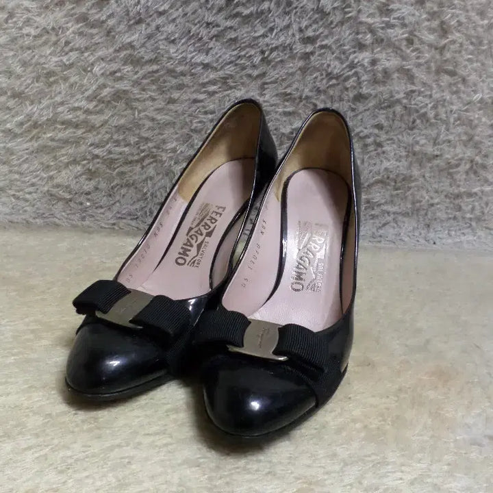 [BUNJANG] Salvatore Ferragamo Vara Heels Black Pumps / 후루룩구제 235 살바토레페라가모 바라 구두 킬힐 블랙 굽9