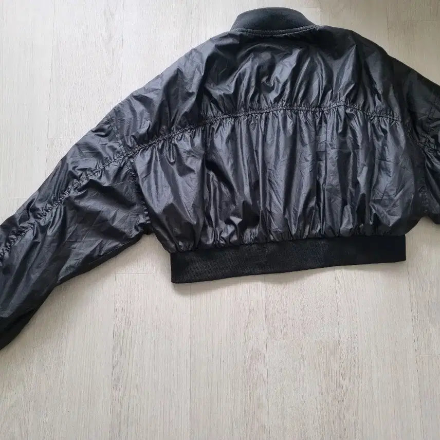 [BUNJANG] Black Cropped Bomber Jacket / 블랙 항공 점퍼 크롭 스타일
