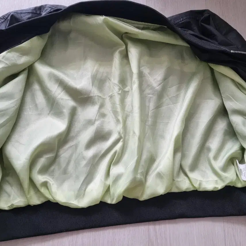 [BUNJANG] Black Cropped Bomber Jacket / 블랙 항공 점퍼 크롭 스타일