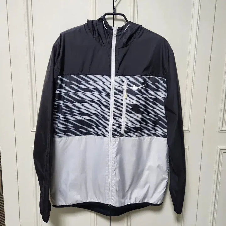 [SOLD OUT] (95~100)나이키 남성 윙어 리버시블 원드러너 자켓