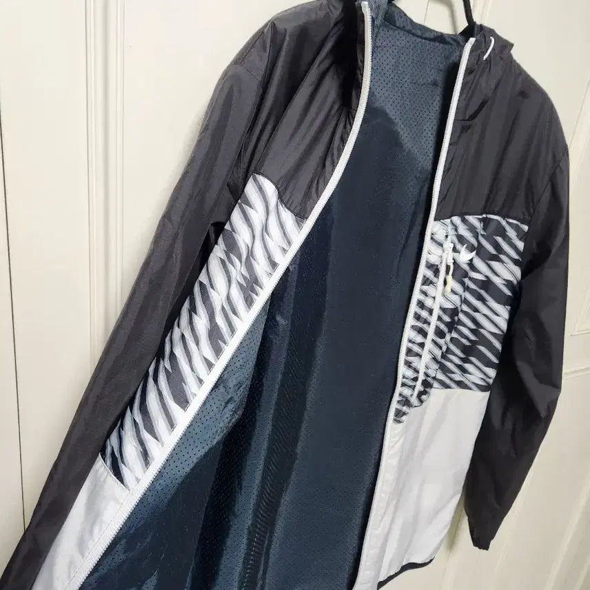 [SOLD OUT] (95~100)나이키 남성 윙어 리버시블 원드러너 자켓