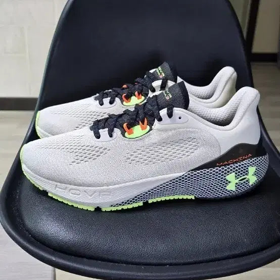 [SOLD OUT] 언더아머 HOVR Machina 운동화 아이보리 270