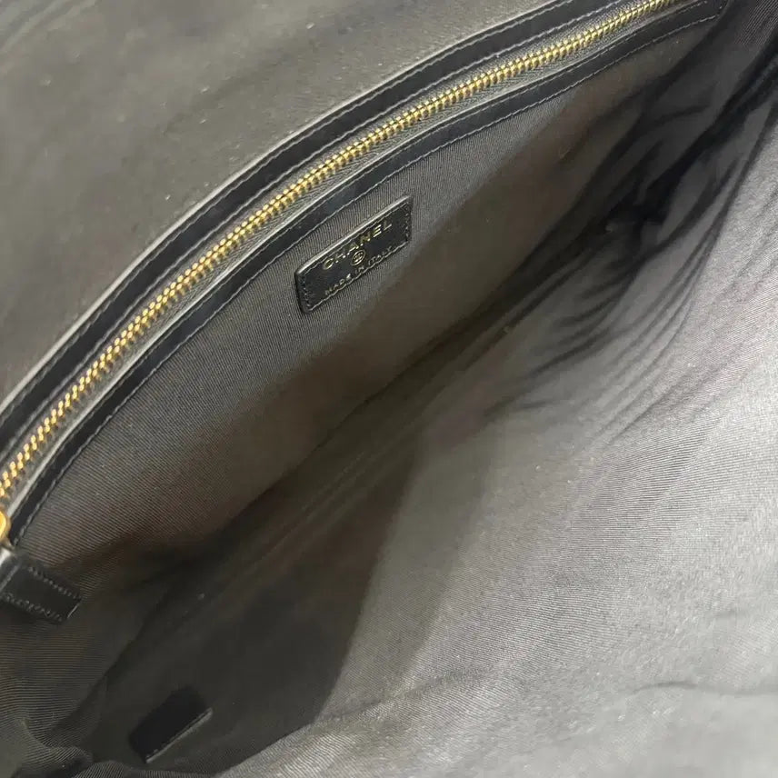 [BUNJANG] Chanel Calfskin Chevron Clutch Large / 샤넬 카프스킨 쉐브론 클러치 라지