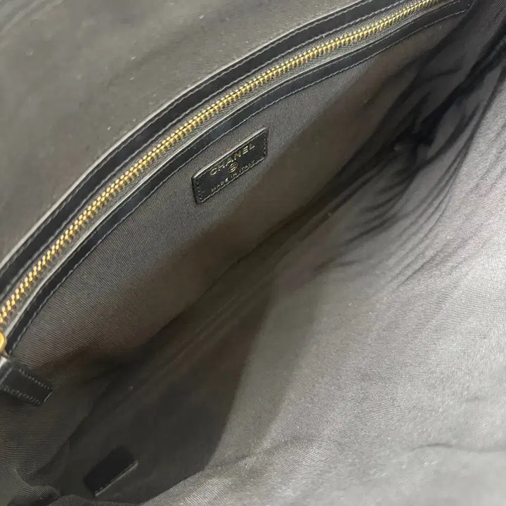[BUNJANG] Chanel Calfskin Chevron Clutch Large / 샤넬 카프스킨 쉐브론 클러치 라지
