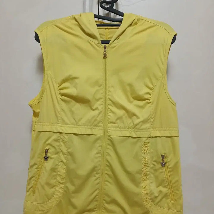 [BUNJANG] Disney Yellow Hooded Vest / 디즈니 옐로우 후드 조끼