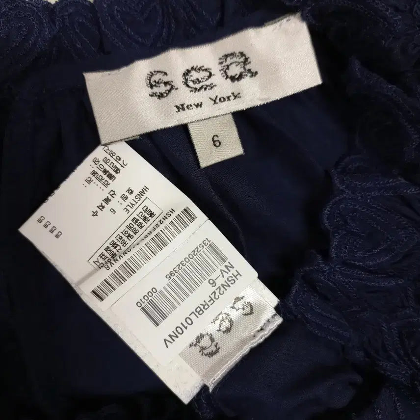 [SOLD OUT] B4-21/SEA 네이비 자수 블라우스 여성