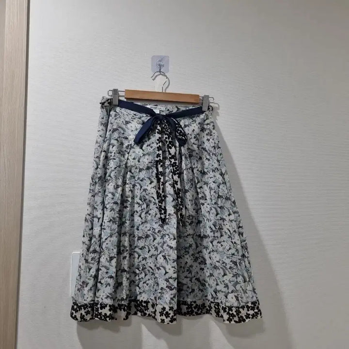 [BUNJANG] Max Mara Marella Floral Pattern Skirt / 막스마라 마렐라 플라워 패턴 스커트