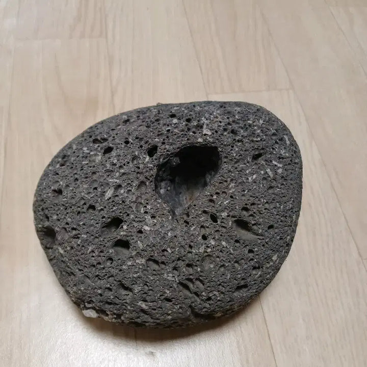 [BUNJANG] 독특한 구멍 숭숭 화산석,수석 / 독특한 구멍 숭숭 화산석,수석