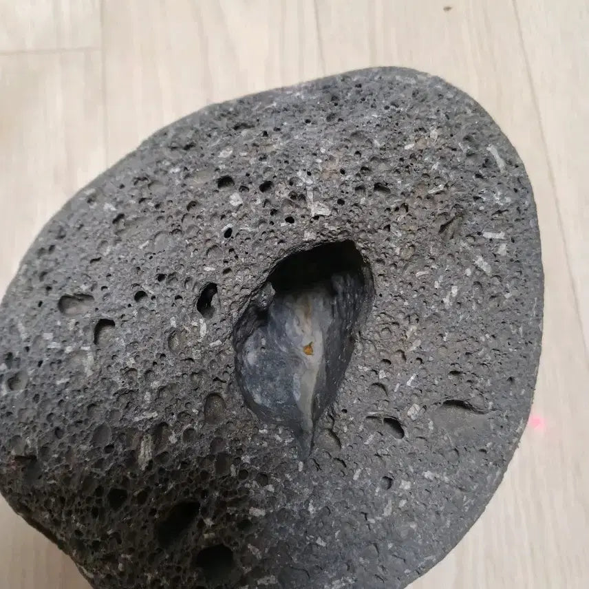 [BUNJANG] 독특한 구멍 숭숭 화산석,수석 / 독특한 구멍 숭숭 화산석,수석